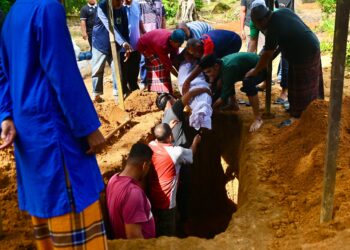 JENAZAH Nurul Fatihah Abu Setaman selamat dikebumikan kira-kira pukul 10.30 pagi ini di Tanah Perkuburan Islam Kampung Gong Duek, Hulu Besut, Terengganu.