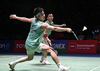 Chia-Soh Wooi Yik  menempah tempat ke perlawanan akhir  selepas mengalahkan Satwiksairaj Rankireddy-Chirag Shetty 19-21, 21-10, 21-18 semalam. - AFP