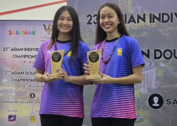 NOOR Ainaa Amani-Yee Xin Ying muncul naib juara beregu wanita pada Kejohanan Skuasy Beregu Asia 2025 di Kuching, Sarawak, hari ini. - Ihsan SRAM
