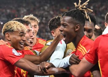 Lamine Yamal dan Nico Williams meraikan gol keempat Sepanyol menentang Perancis dalam aksi separuh akhir Liga Negara-Negara Eropah di Stuttgart, pagi ini. - AFP