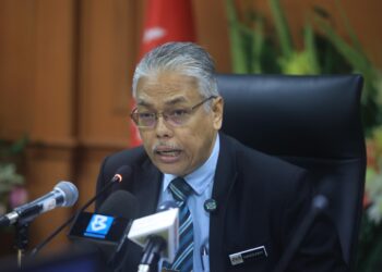 MOHD. Hassany Hashim semasa pengumuman keputusan STPM 2024 di Jabatan Pendidikan Negeri (JPN) Kelantan di Tunjong, Kota Bharu, Kelantan. - UTUSAN/KAMARUL BISMI KAMARUZAMAN
