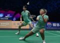 CHEN Tang Jie-Toh Ee Wei menewaskan pasangan India, K. Dhruv-Tanisha Crasto 21-11, 16-21, 21-14 pada aksi pusingan pertama Kejohanan Badminton Terbuka Indonesia di Istora Senayan, Jakarta hari ini. - AFP