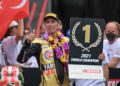 Pelumba Yamaha, Toprak Razgatlioglu meraikan kejayaan memenangi kejuaraan dunia semasa Kejohanan Superbike Dunia (WSBK) di Litar Antarabangsa Mandalika, Indonesia. - AFP