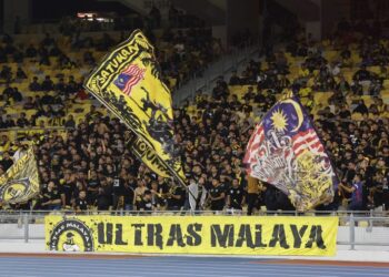 Ultras Malaya merupakan penyokong kuat skuad Harimau Malaya sebelum ini. - UTUSAN/SHIDDIEQIIN ZON