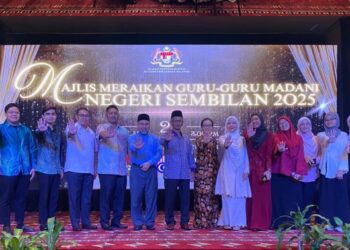 guru-guru daripada pelbagai latar belakang termasuk guru yang telah bersara yang hadir pada majlis meraikan Guru-Guru Madani Negeri Sembilan di Seremban baru-baru ini.