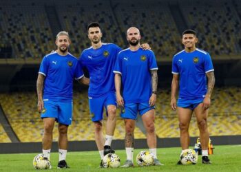 (Dari kiri), Rodrigo Holgado, Jon Irazabal, Joao Figueiredo dan Imanol Machuca mulai menjalani latihan bersama skuad Harimau Malaya. - IHSAN FAM