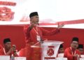 AHMAD Zahid Hamidi berucap pada Mesyuarat Perwakilan UMNO Bahagian Bagan Datuk 2025 di Kompleks UMNO Bagan Datuk hari ini. - UTUSAN/ZULFACHRI ZULKIFLI