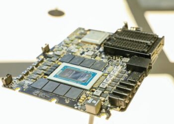 MALAYSIA hanya dibenarkan menerima cip AI termaju, seperti cip H100 yang dihasilkan oleh NVIDIA dan cip MI300X keluaran AMD, dalam kuantiti yang terhad dan tertakluk kepada pelbagai syarat kawalan penggunaan.