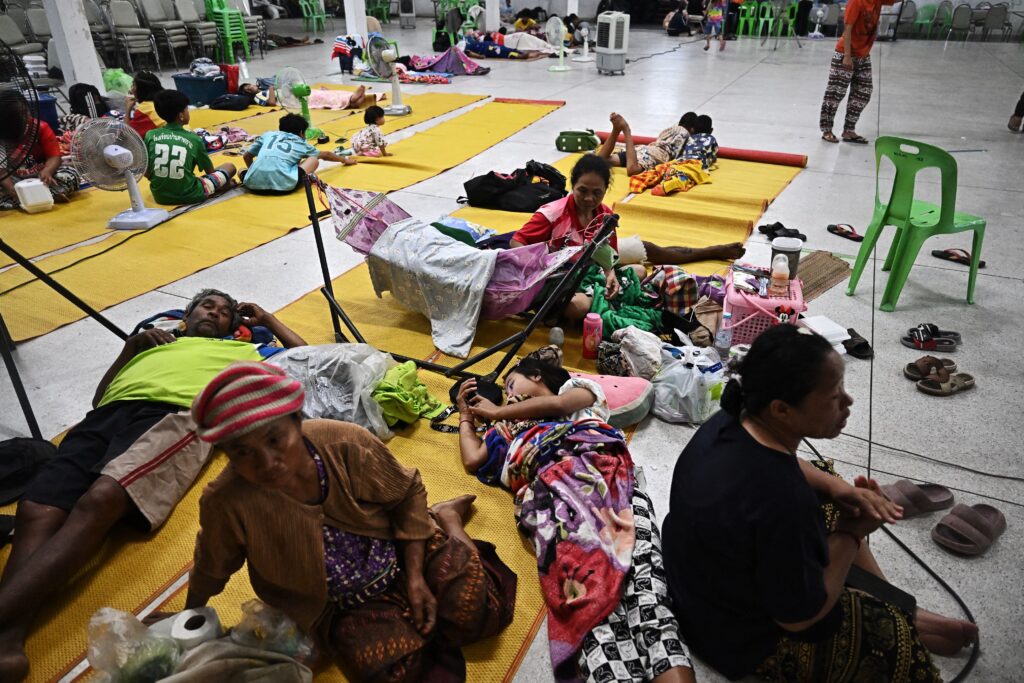 Kemboja serang Thailand: Lebih 100,000 penduduk di sempadan dipindahkan