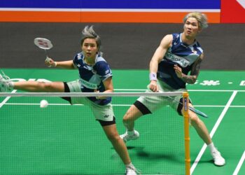 CHEN Tang Jie-Toh Ee Wei tewas kepada gandingan tuan rumah, Guo Xin Wa-Chen Fang Hui 19-21, 15-21 pada aksi suku akhir Terbuka China di Gimnasium Pusat Sukan Olimpik di Changzhou, China, semalam.-AFP
