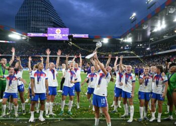ENGLAND muncul juara Euro Wanita 2025 selepas menumpaskan Sepanyol 3-1 menerusi penentuan sepakan penalti.-AFP
