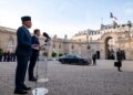 EMMANUEL Macron dan Anwar pada sidang akhbar kedua-dua pemimpin itu di Istana Elysee, Paris, Perancis, semalam.-UTUSAN/FACEBOOK ANWAR IBRAHIM