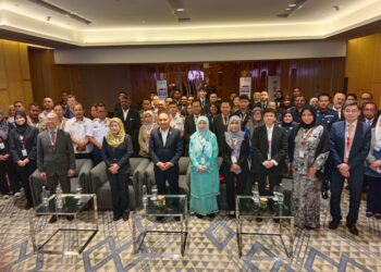 AZNAN Tamin (tengah) bersama hadirin Majlis Pelancaran Latihan Pengesanan Keselamatan Nuklear Pelbagai Hala (Multilateral Nuclear Security Detection Exercise) MITSATOM 2025 di Johor Bahru, Johor hari ini.-UTUSAN/BAAZLAN IBRAHIM