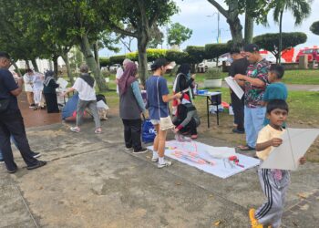 SEBAHAGIAN daripada aktiviti yang diadakan sempena himpunan aman Kite4Palestine di Padang Kota Lama, George Town, Pulau Pinang