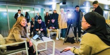 MAZITA Marzuki pada sidang media bersama wartawan Malaysia di Auckland, semalam.