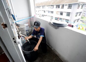 Orang ramai di bandar raya ini mula menyimpan air sebagai persiapan awal menghadapi gangguan bekalan air di beberapa kawasan selama 26 jam bermula pukul 9 pagi esok.