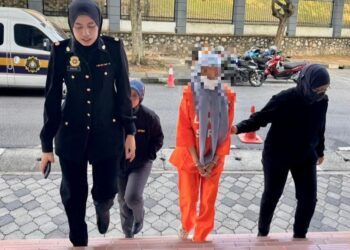 SEORANG wanita dibawa ke Mahkamah Majistret Seremban hari ini untuk tujuan permohonan reman terhadapnya bagi membantu siasatan mengemukakan dokumen mengandungi butir matan palsu.