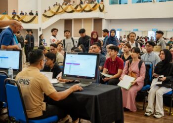SESI pendaftaran pelajar baharu di UPMS, Bintulu, Sarawak.