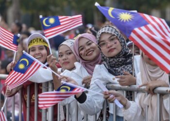 SAMBUTAN Bulan Kebangsaan dan Kibar Jalur Gemilang mencerminkan semangat patriotisme, 
penghargaan terhadap sejarah kemerdekaan serta usaha memperkukuh perpaduan rakyat.
