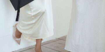 Bukan sekadar cantik untuk dipadankan dengan robe atau baju kurung moden, tetapi juga praktikal dan sangat selesa.