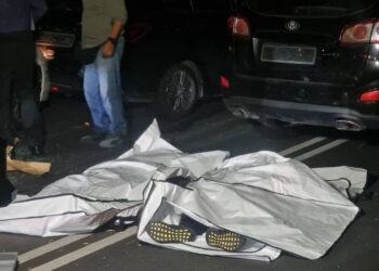 DUA penjenayah maut selepas ditembak polis dalam kejadian berbalas tembakan awal pagi tadi.