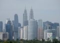 KEADAAN sekitar Kuala Lumpur diselubungi jerebu dengan bacaan Indeks Pencemaran Udara (IPU) berada pada tahap sederhana ketika tinjauan semalam.-UTUSAN/ISKANDAR ISHAK