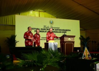 SULTAN Sallehuddin Sultan Badlishah mencemar duli ke Majlis Perasmian Festival Hari Muzium Antarabangsa Peringkat Kebangsaan (FHMAPK) 2025 di Muzium Padi, Gunung Keriang di Alor Setar. - UTUSAN/ SHAHIR NOORDIN