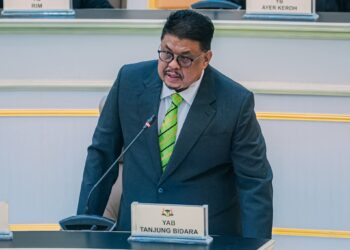 AB. RAUF Yusoh ketika sesi pertanyaan-pertanyaan lisan Sidang DUN Melaka di Seri Negeri, Ayer Keroh, Melaka.