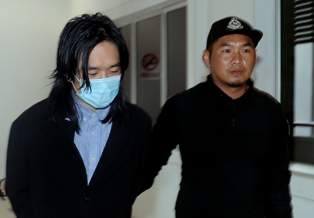 Penuntut warga China didakwa tikam leher bekas kekasih