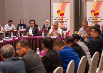 AMIRUDIN Shari mempengerusikan mesyuarat Jawatankuasa Pengelola Sukma Selangor 2026 di Shah Alam, Selangor hari ini. - UTUSAN/SADDAM YUSOFF