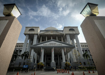 TIDAK wajar sekiranya mana-mana pihak terus mempertikaikan keputusan mahkamah kerana ia boleh menjejaskan kredibiliti dan kewibawaan sistem dan institusi kehakiman negara kita.