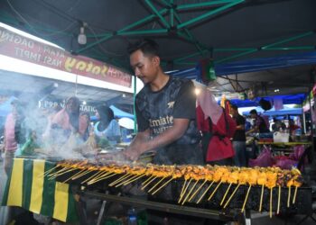 PASAR malam begitu istimewa kerana ia merupakan platform ‘latihan industri’ sebenar bagi usahawan kecil.