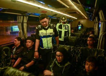 UNDANG-UNDANG wajib dikuatkuasa dan teknologi keselamatan tidak boleh menjadi pilihan tetapi  peraturan bagi memastikan episod duka melibatkan bas dan lori tidak berulang.