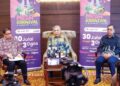 AHMAD Zahid Hamidi (tengah)  bersama Ketua Setiausaha, Kementerian Kemajuan Desa dan Wilayah, Datuk Muhd Khair Razman Mohamed Annuar (kiri) dan Pengerusi Universiti Kuala Lumpur (Unikl), Datuk Seri Sh Mohmed Puzi  Sh Ali dalam taklimat  Mega Karnival Tiga Dimensi 2025 (MK3D) semalam.