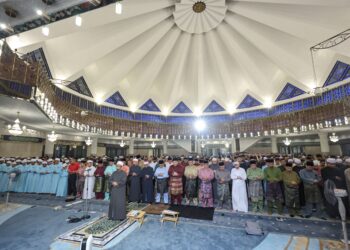 KESYUMULAN Islam bermakna agama ini tidak terhad kepada kepercayaan sahaja, tetapi juga termasuk hal duniawi.