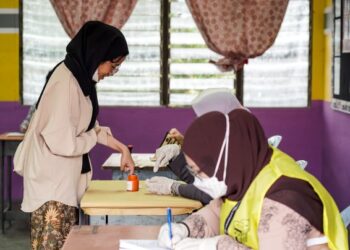 RAKYAT  masih memiliki kuasa untuk memilih dan bersuara siapa pemimpin yang kayak mentadbir negara.