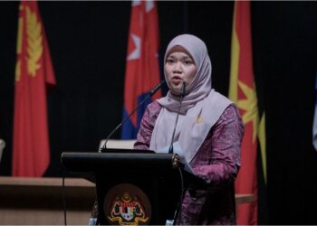 FADHLINA SIDEK