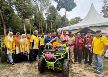 SAIFUL Yazan Sulaiman  merasmikan Program ATV Program Sejati Madani JPKK Kampung Simat, Johol, Kuala Pilah.-UTUSAN/NOR SHAFIQAH MOHD. GHAZALI