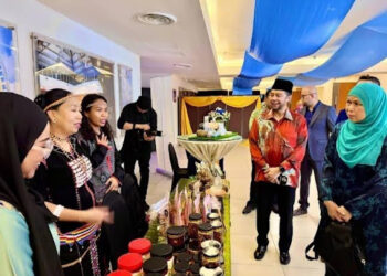 PEMERKASAAN wanita luar bandar boleh dilakukan menerusi ilmu penjagaan kesihatan ibu serta kemahiran keusahawanan.