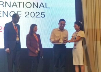 STEVEN Sim Chee Keong (dua dari kanan) ketika merasmikan 'The 52nd ARTDO International Conference', di George Town, Pulau Pinang, hari ini.