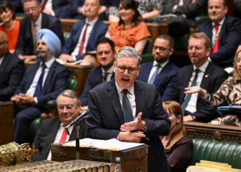 PERDANA Menteri Britain, Keir Starmer, berucap semasa sesi Soalan Perdana Menteri (PMQs) di Dewan Rakyat di tengah London, kelmarin. – AFP