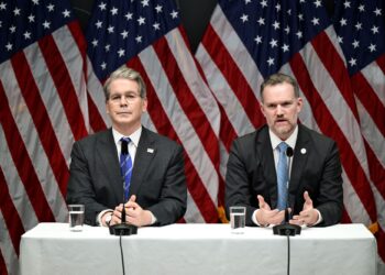 SCOTT Bessent (kiri) dan Jamieson Greer -AFP