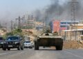 ANGGOTA pasukan keselamatan Syria memandu melalui bandar Sweida dihuni komuniti Druze selepas serangan Israel.-AFP