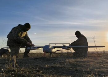 RUSSIA dilaporkan bergantung kepada bakat mudah untuk memastikan dominasi teknologi dron perang diperkukuh.- GAMBAR HIASAN