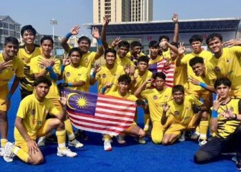 Skuad hoki Bawah 18 Negara menewaskan Bangladesh 5-2 dalam aksi penentuan tempat ketiga di Dazhou, China, kelmarin. - IHSAN KONFEDERASI HOKI MALAYSIA