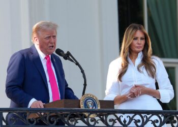 DONALD Trump bersama isterinya, Melania ketika berucap di Rumah Putih, Washington, baru-baru ini. – AFP