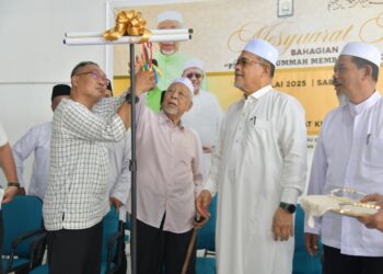 SHAHIDAN Kassim pada Mesyuarat Perpaduan Ummah Parlimen Arau di Pusat Khidmat Kubang Gajah, Arau, Perlis hari ini.-UTUSAN/IZLIZAN OTHMAN
