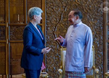 ANWAR Ibrahim, menerima kunjungan hormat Menteri Luar Australia, Senator Penny Wong di Putrajaya. - FACEBOOK ANWAR IBRAHIM