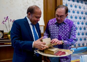 PERDANA MENTERI DATUK SERI Anwar Ibrahim, menerima kunjungan hormat daripada pengerusi Indorama Corporation, Sri Prakash Lohia, di Putrajaya. -  Pejabat Perdana Menteri.