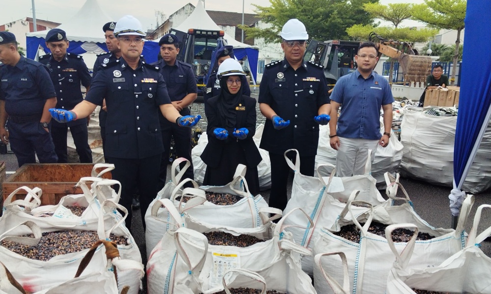 Kelongsong peluru, e-waste terbanyak dilupus polis Kuala Langat 1 Kelongsong peluru